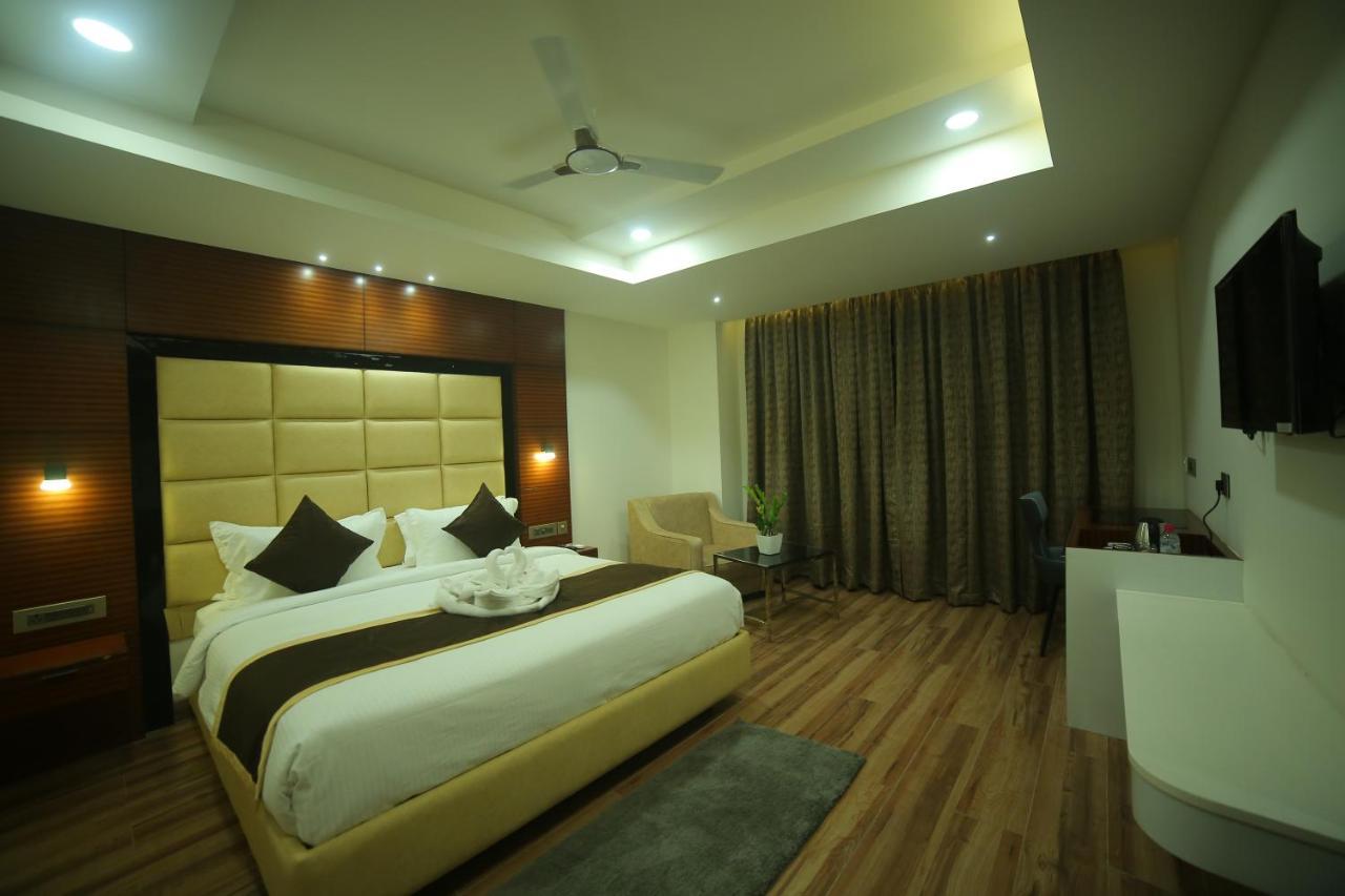 Sree Fortune Grand, Tadepalli Hotel Tadepalle Bagian luar foto