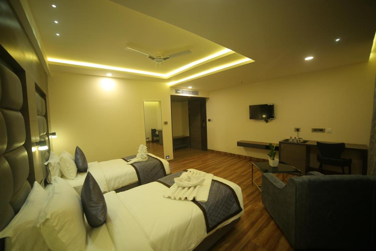 Sree Fortune Grand, Tadepalli Hotel Tadepalle Bagian luar foto
