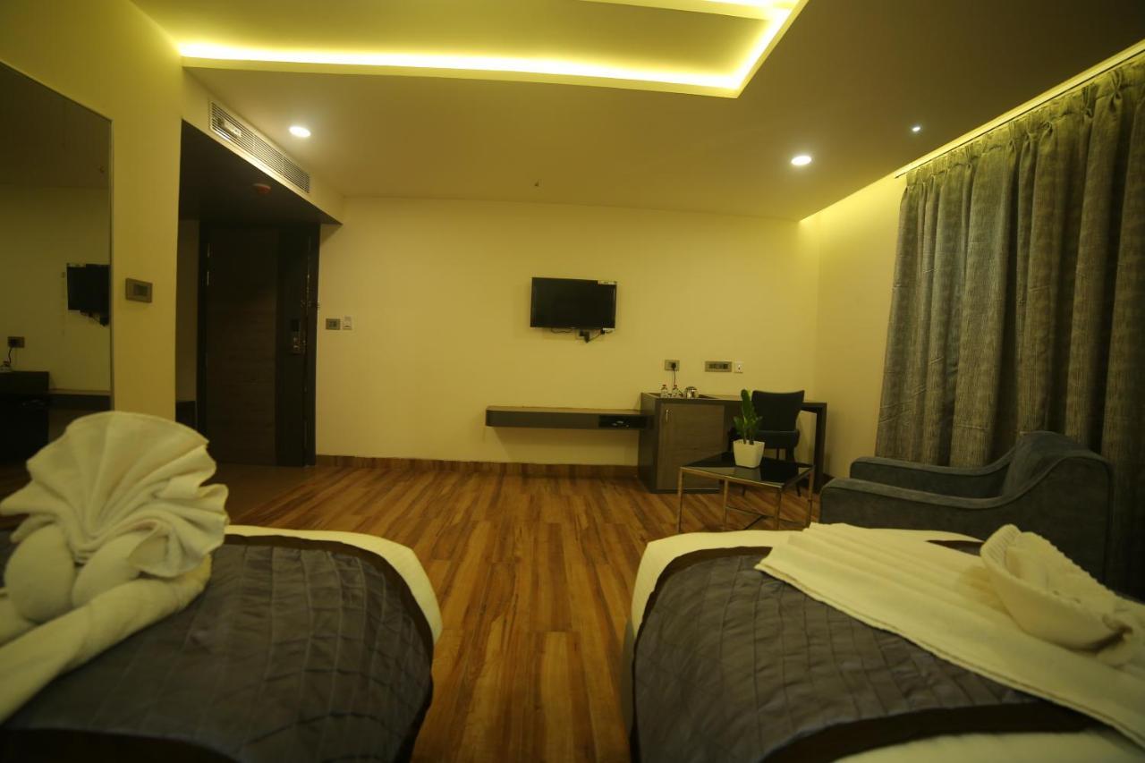 Sree Fortune Grand, Tadepalli Hotel Tadepalle Bagian luar foto